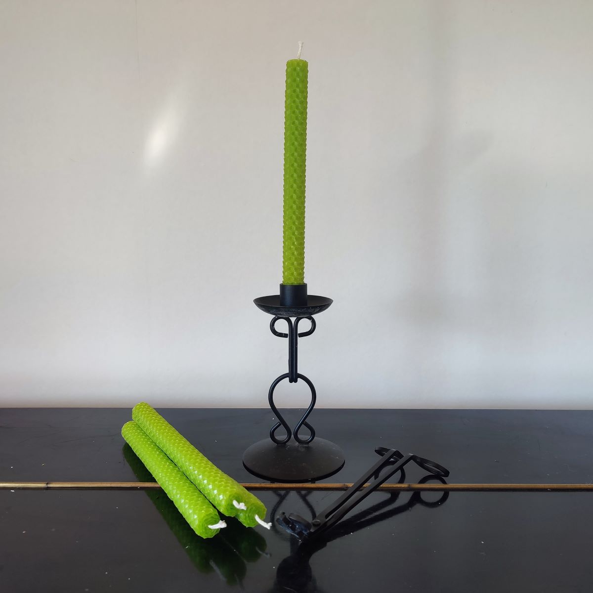 Heleroheline mesilasvahast kärjeküünal