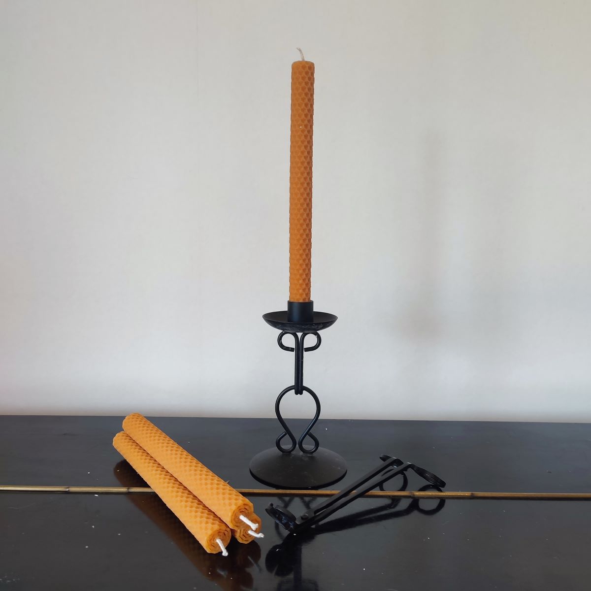 Kollane mesilasvahast kärjeküünal